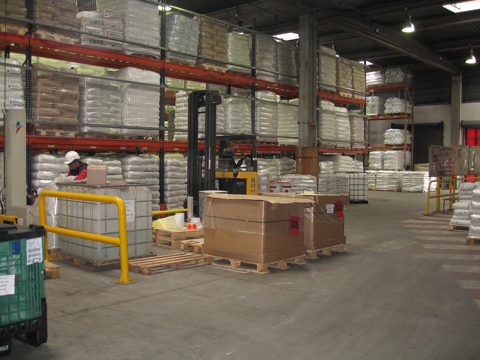 Warehouse with pallets