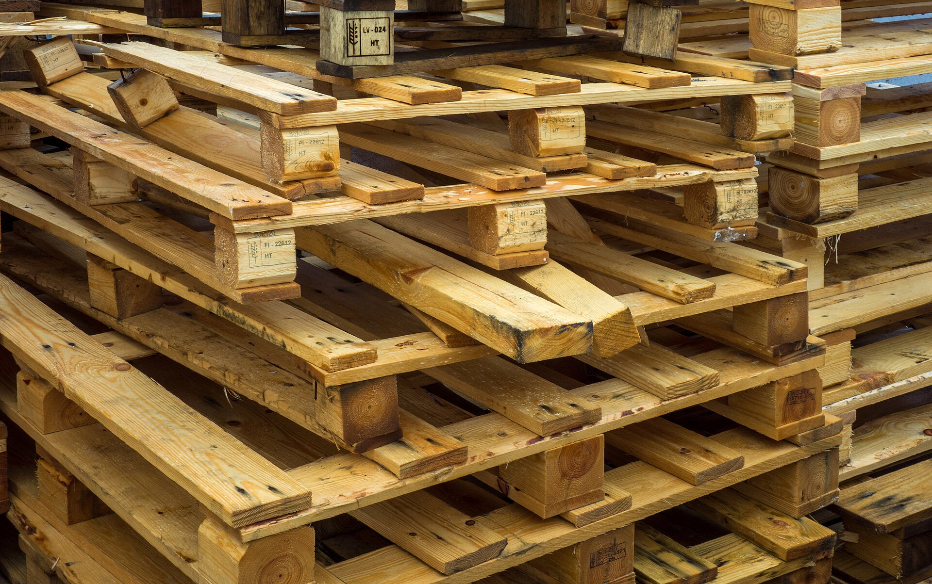Wooden pallet scrap 1