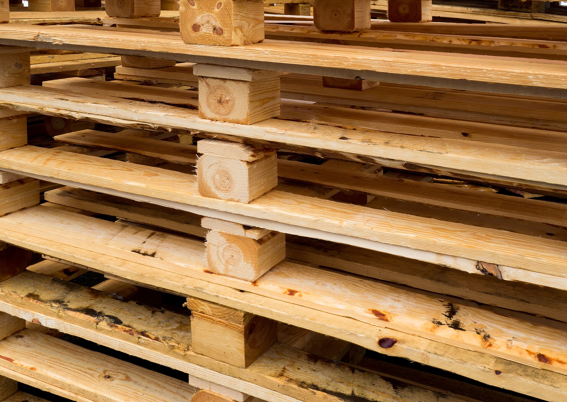 Wooden pallet scrap 2